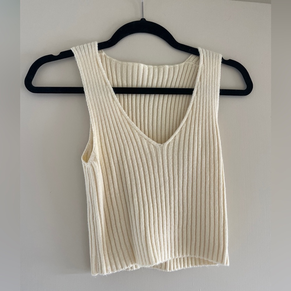 Cream Ribbed Knit V-Neck Crop Top Tank Textured Minimalist Size M